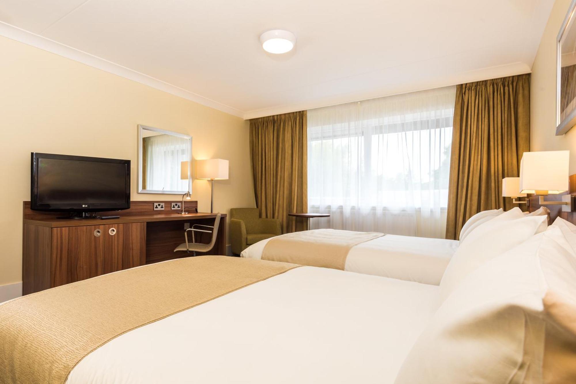 Hotel Stoke On Trent M6 Jct15 By Ihg 4*